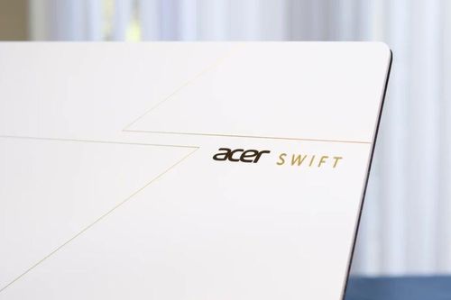 Acer Swift Edge 14 AI: Laptop siêu nhẹ 805g, màn hình OLED xuất sắc