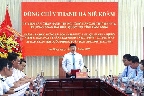 Bí thư Tỉnh ủy Lâm Đồng Y Thanh Hà Niê Kđăm thăm, chúc mừng Lữ đoàn 681