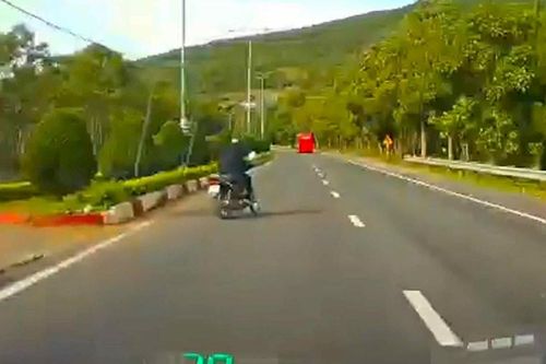 Công an Lâm Đồng vào cuộc vụ xe máy băng ngang cao tốc Liên Khương - Prenn