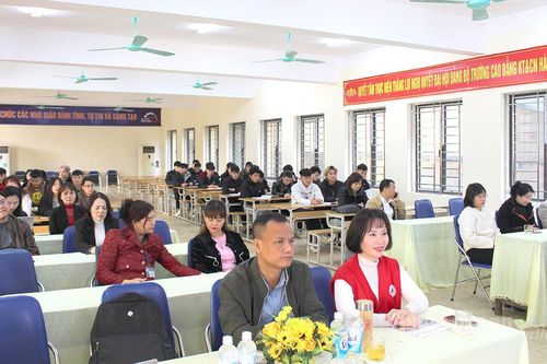 Tập huấn tình nguyện viên Chữ thập đỏ trong trường học