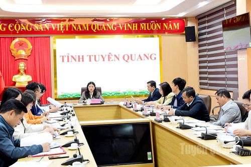 Họp bàn về nội dung thu phí tham quan Công viên Địa chất toàn cầu Cao nguyên đá Đồng Văn và giải pháp phát triển du lịch