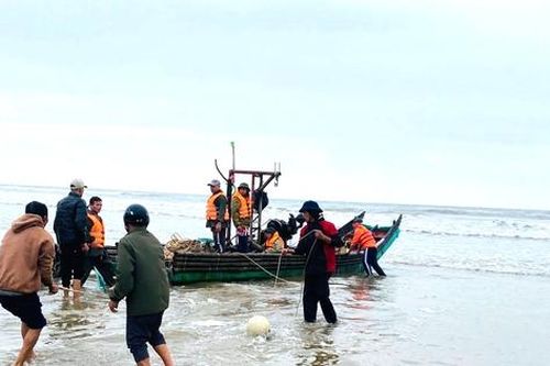 Tìm kiếm ngư dân mất tích trên biển Thanh Hóa