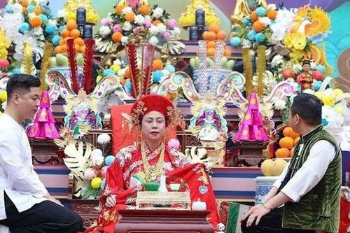Cộng đồng đạo Mẫu bức xúc giá hầu quay lưng vào công đồng của Thủ nhang Quảng Cung Linh từ