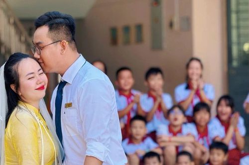 Học trò làm 'ê-kíp' đặc biệt, giúp cặp đôi giáo viên có bộ ảnh cưới chỉ trong 30 phút