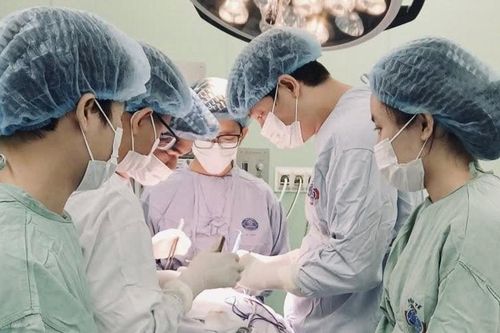 Chủ quan với bướu giáp nhiều năm, người bệnh nhập viện vì khó thở
