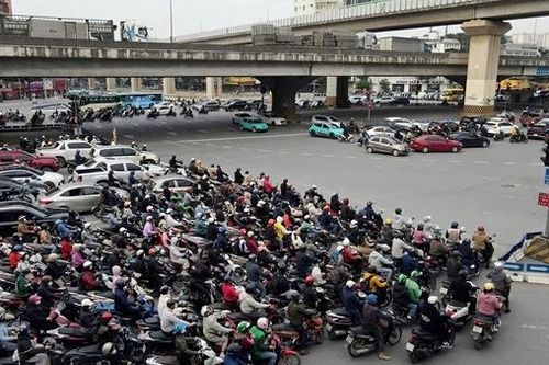 Hơn 1.800 camera AI ở Hà Nội hoạt động, người dân tham gia giao thông trật tự hơn
