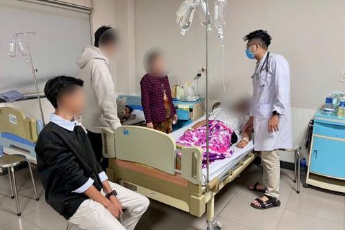 44 người nhập viện sau khi ăn bánh mì