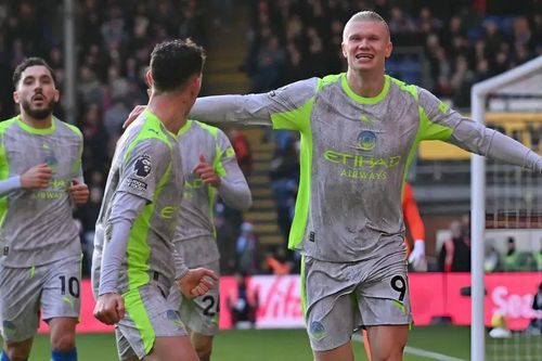 Manchester City áp sát ngôi đầu của Arsenal