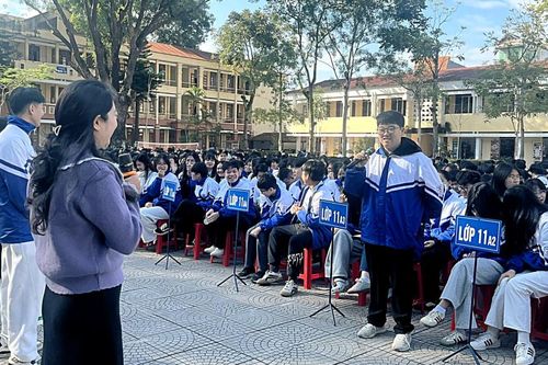Tuyên truyền, giáo dục sức khỏe sinh sản vị thành niên cho 1.422 học sinh