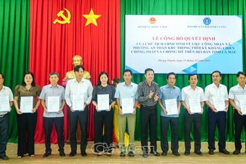 Công bố quyết định công nhận xã, phường An toàn khu