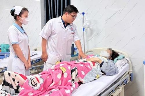 Vụ nghi ngộ độc bánh mì ở Quảng Ngãi: Số bệnh nhân tăng, cơ sở lên tiếng xin lỗi