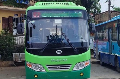 Lái xe buýt bị hành hung phải nhập viện