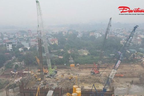 Toàn cảnh cầu Tứ Liên sau nửa năm thi công: Vướng mặt bằng, tiến độ chịu áp lực