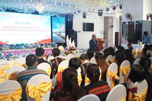 Tập huấn nâng cao năng lực bảo tồn lễ hội gắn với phát triển du lịch cho đồng bào Pa Cô