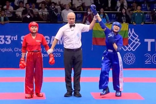 Võ sĩ Kickboxing Hoàng Thị Thùy Giang mang về tấm HCV thứ 42