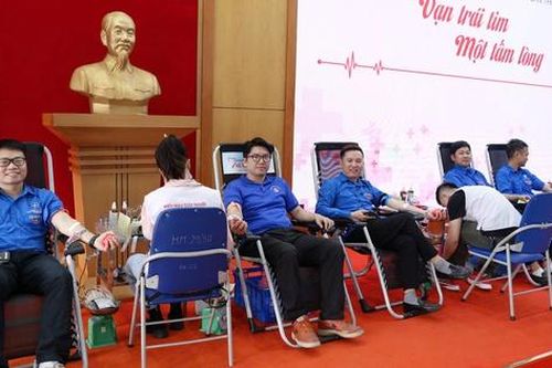 EVNNPT lan tỏa tinh thần nhân ái qua Tuần lễ hồng EVN lần thứ XI