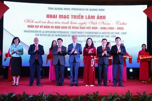Triển lãm ảnh hữu nghị Việt Nam-Cuba bên bờ di sản Vịnh Hạ Long