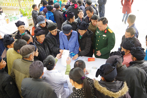 Tấm lòng thầy thuốc quân y nơi rẻo cao Tây Bắc