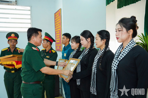 Ban chỉ huy Phòng thủ khu vực 3 - Tân An Hội: Tuyên dương lực lượng tham gia diễu binh, diễu hành