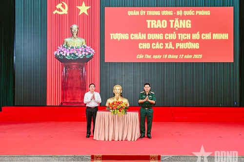 Quân ủy Trung ương, Bộ Quốc phòng: Tặng 103 chân dung Chủ tịch Hồ Chí Minh cho Bộ CHQS TP Cần Thơ