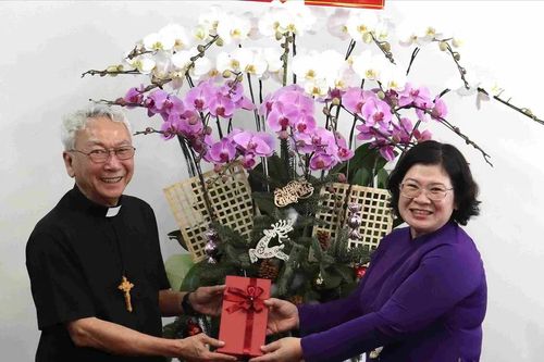 Lãnh đạo TPHCM thăm, chúc mừng tổ chức, cá nhân tiêu biểu đạo Công giáo