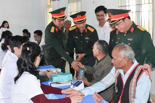 Gia Lai: Khám, cấp thuốc miễn phí cho già làng và người dân vùng biên