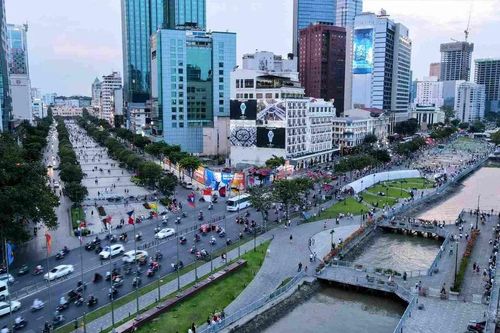 Xây dựng hai cầu đi bộ qua đường Tôn Đức Thắng