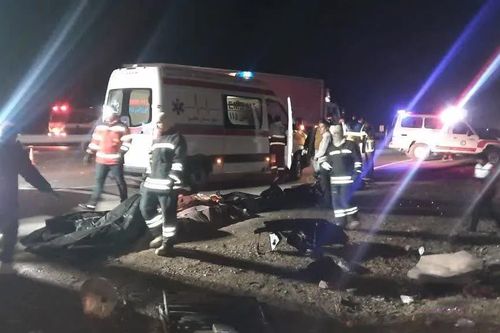 Lật xe buýt ở Iran, 13 người thiệt mạng