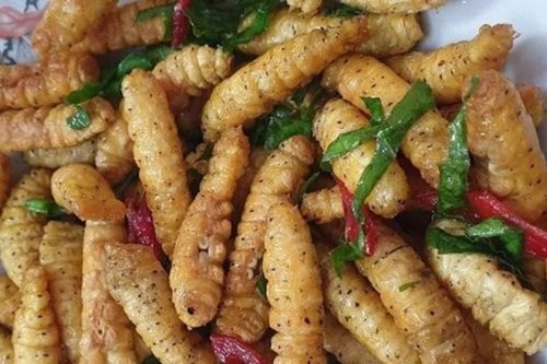 Đặc sản nhìn như 'sâu khổng lồ' khiến rợn mình nhưng ăn một lần là ghiền