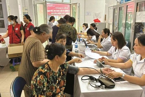 Hà Nội nâng cao chất lượng chăm sóc sức khỏe người cao tuổi