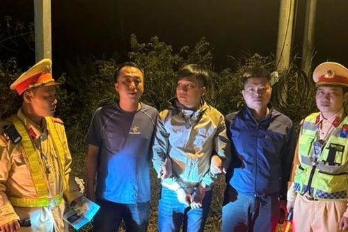 Bắt giữ đối tượng bị truy nã về tội cưỡng đoạt tài sản, bắt giữ người trái pháp luật