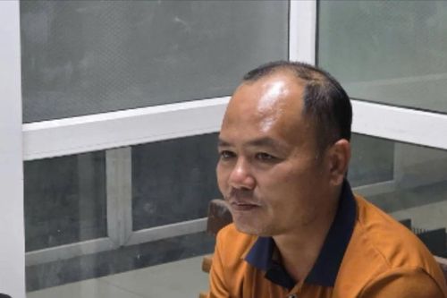 Phó giám đốc rởm vào chùa trốn truy nã