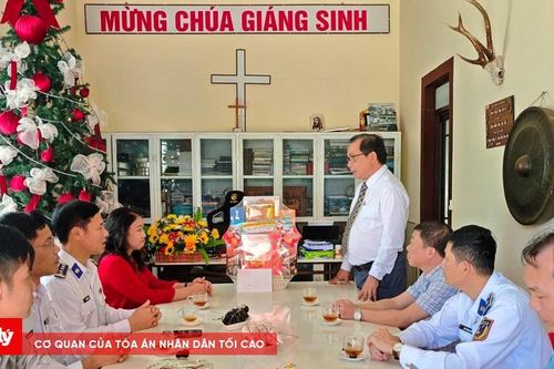 Vùng Cảnh sát biển 2 thăm đồng bào dân tộc, tôn giáo tỉnh Quảng Ngãi