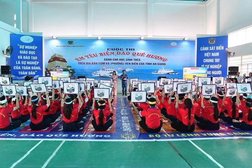 Lan tỏa tình yêu biển đảo quê hương đến học sinh