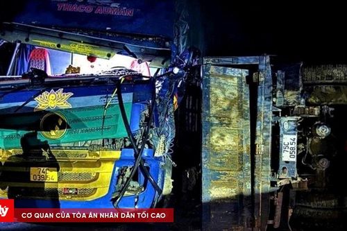 Va chạm nghiêm trọng giữa hai xe tải tại quốc lộ 49