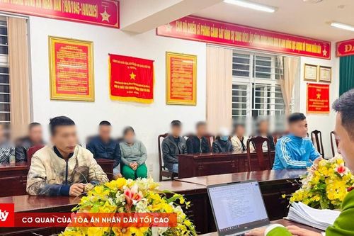 Huế: Bắt quả tang 18 đối tượng đánh bạc tại quán cà phê