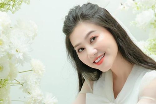 NSND Quế Trân tuổi 44 đủ đầy nhưng kín tiếng, rơi nước mắt vì tâm nguyện với cha