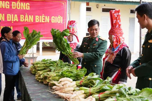 Chuỗi hoạt động ý nghĩa ấm áp tình quân dân nơi biên giới Hoành Mô