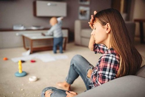 Chồng đi làm xa, người phụ nữ trẻ rơi vào chuỗi ngày mất ngủ và khủng hoảng tâm lý