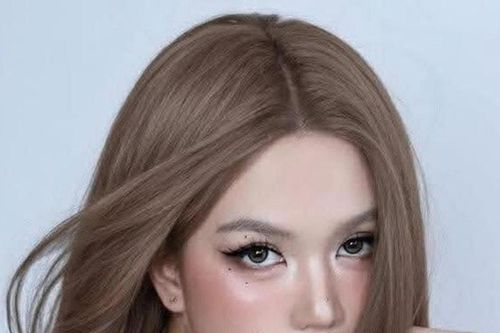 Ngọc Trinh khoe vai trần trong bộ ảnh mới thu hút chú ý