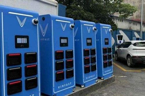 TP Hồ Chí Minh đề xuất lắp 20.000 tủ đổi pin cho xe máy điện trên vỉa hè