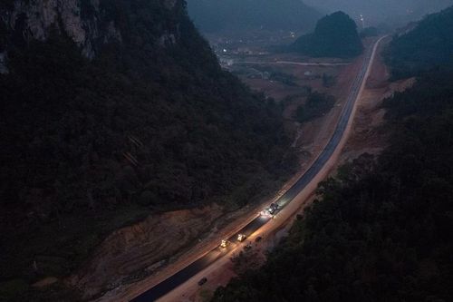 Nước rút thi công cao tốc Đồng Đăng–Trà Lĩnh để thông tuyến ngày 19/12