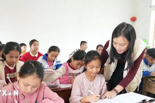 Lớp học tình thương giúp trẻ vùng rốn lũ vượt khó học tập