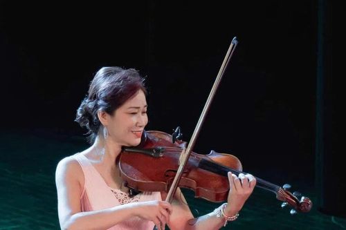 Nghệ sỹ viola quốc tế Nguyệt Thu lan tỏa yêu thương thông qua âm nhạc trị liệu