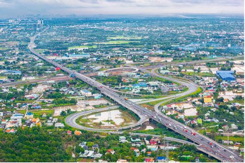 Cận cảnh tuyến cao tốc kết nối TP Hồ Chí Minh với các tỉnh miền Tây trước khi được mở rộng
