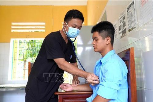Nỗ lực chăm sóc sức khỏe nhân dân nơi đảo xa