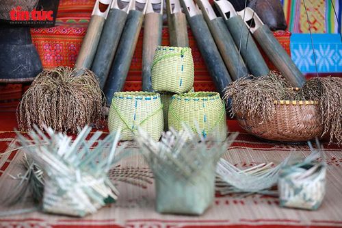 Giữ nghề đan lát của người Mường giữa nhịp sống hiện đại