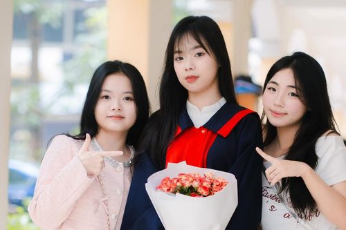 Kỷ yếu học đường: Phụ huynh 'than trời' vì niềm vui giản dị hóa 'cuộc đua' phô trương