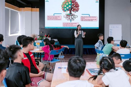 Trao thêm quyền phụ huynh, lo nguy cơ lạm thu trong trường càng lớn