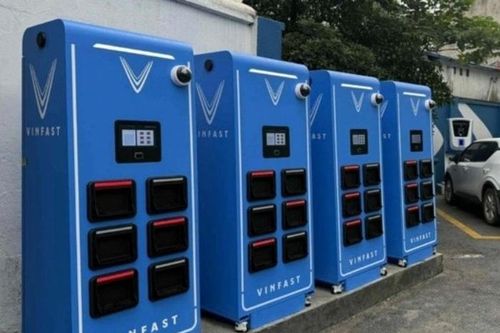 Đề xuất lắp 20.000 tủ đổi pin xe máy điện trên vỉa hè TP.HCM